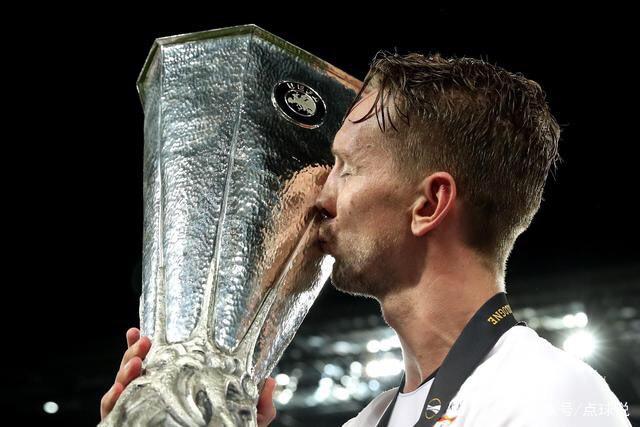 北京亦庄人形机器人半马冠军成绩超人类世界纪录